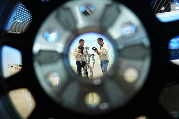 益阳指 真空高压铸造人形机器人骨骼零部件研制成功